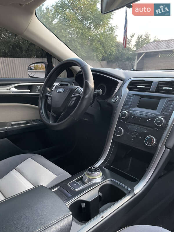 Седан Ford Fusion 2016 в Снігурівці