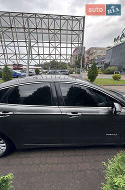 Седан Ford Fusion 2013 в 
