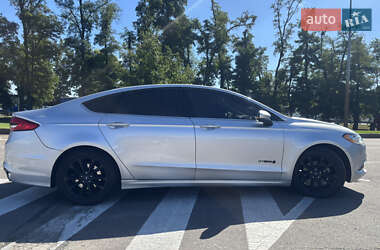 Седан Ford Fusion 2017 в 