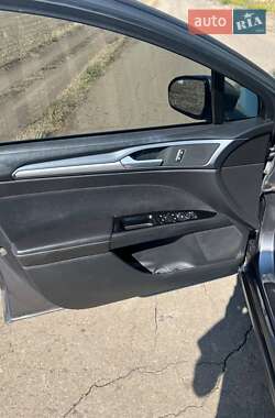 Седан Ford Fusion 2013 в 