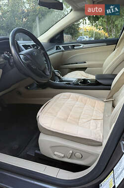 Седан Ford Fusion 2015 в 