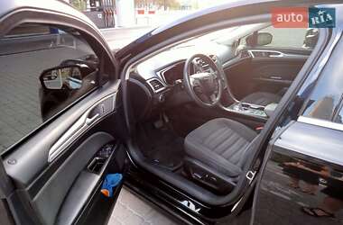 Седан Ford Fusion 2016 в 