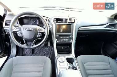 Седан Ford Fusion 2016 в 