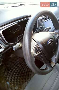Седан Ford Fusion 2016 в 