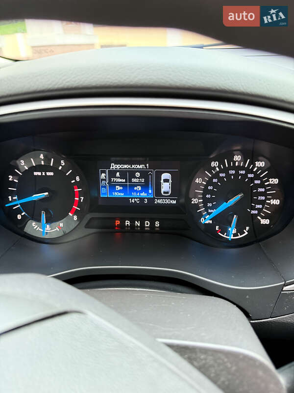 Седан Ford Fusion 2014 в Острозі