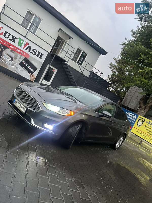 Седан Ford Fusion 2017 в 