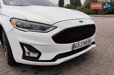 Седан Ford Fusion 2018 в 