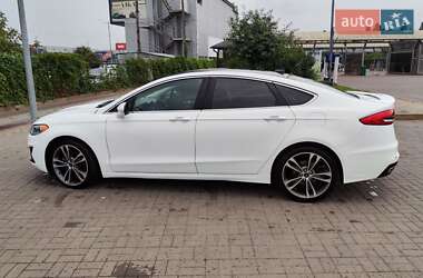 Седан Ford Fusion 2018 в 