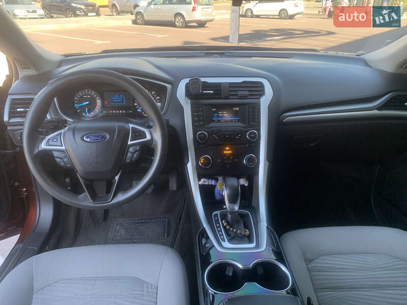 Седан Ford Fusion 2015 в Вишневому