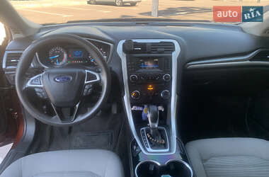 Седан Ford Fusion 2015 в 