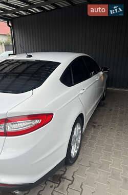 Седан Ford Fusion 2014 в 