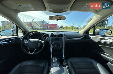 Седан Ford Fusion 2017 в 
