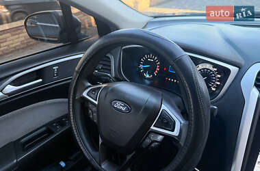Седан Ford Fusion 2016 в 