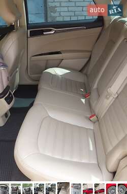 Седан Ford Fusion 2016 в 