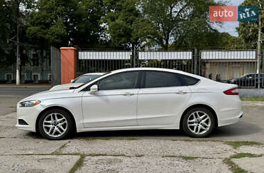 Седан Ford Fusion 2015 в 