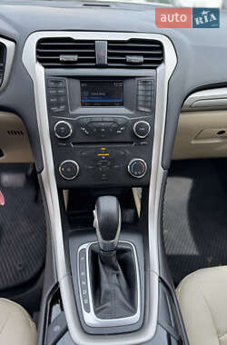 Седан Ford Fusion 2015 в 