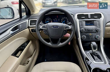 Седан Ford Fusion 2015 в 