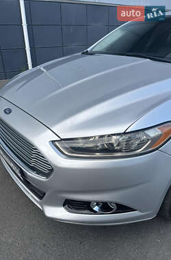 Седан Ford Fusion 2015 в 