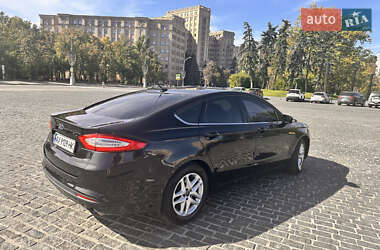 Седан Ford Fusion 2013 в 