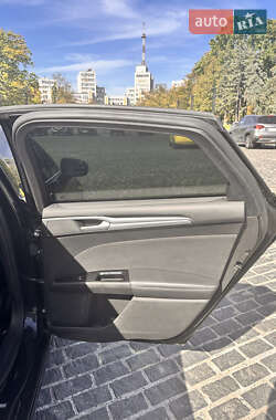 Седан Ford Fusion 2013 в 