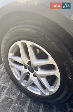 Седан Ford Fusion 2013 в 