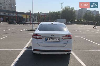 Седан Ford Fusion 2017 в 