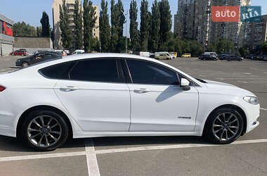 Седан Ford Fusion 2017 в 