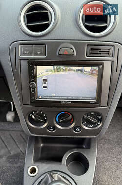 Хэтчбек Ford Fusion 2006 в 