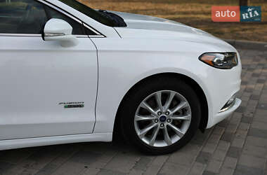 Седан Ford Fusion 2016 в 