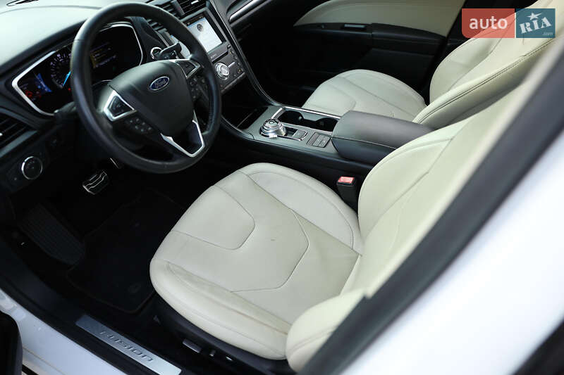 Седан Ford Fusion 2016 в Дніпрі