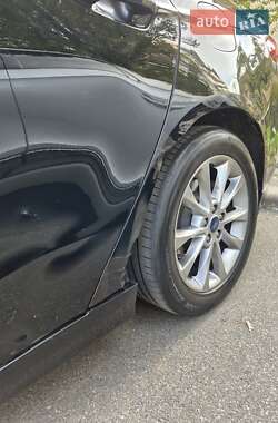 Седан Ford Fusion 2017 в 
