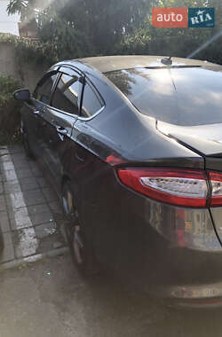 Седан Ford Fusion 2016 в 