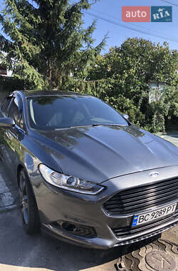 Седан Ford Fusion 2016 в 