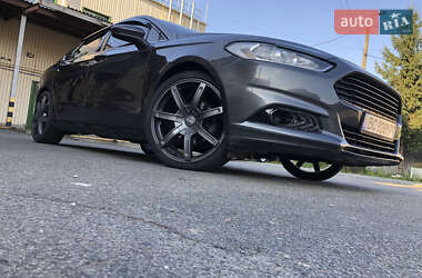 Седан Ford Fusion 2016 в 