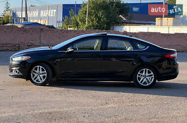 Седан Ford Fusion 2015 в 