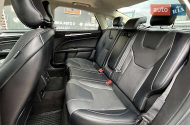 Седан Ford Fusion 2017 в 