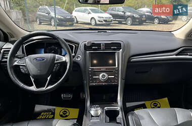 Седан Ford Fusion 2017 в 