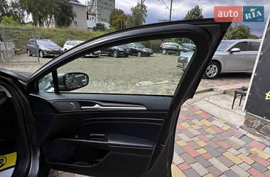 Седан Ford Fusion 2017 в 
