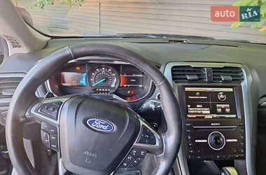 Седан Ford Fusion 2015 в 