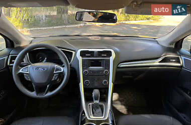 Седан Ford Fusion 2015 в 