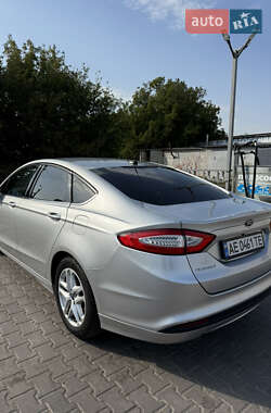 Седан Ford Fusion 2015 в 