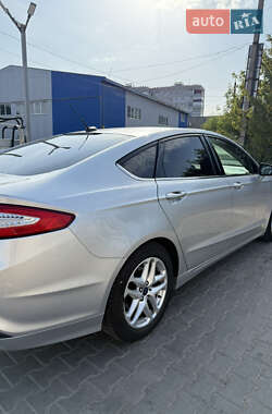 Седан Ford Fusion 2015 в 