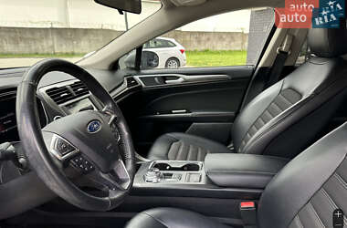 Седан Ford Fusion 2017 в 