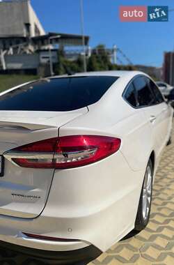 Седан Ford Fusion 2019 в 