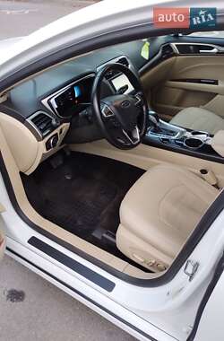 Седан Ford Fusion 2013 в 