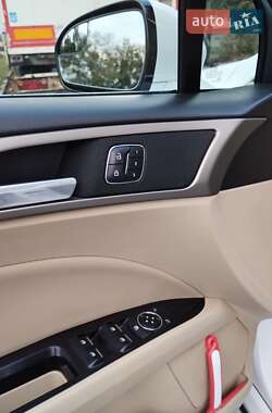 Седан Ford Fusion 2013 в 