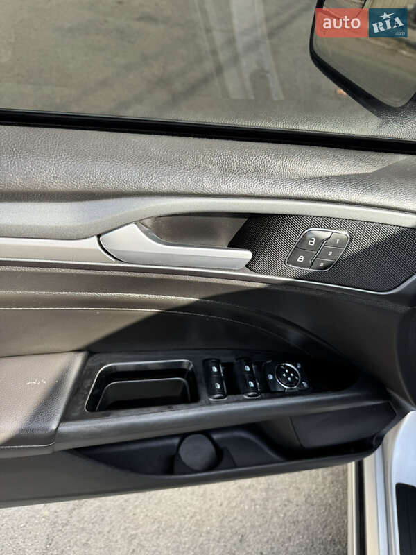 Седан Ford Fusion 2013 в Арцизові