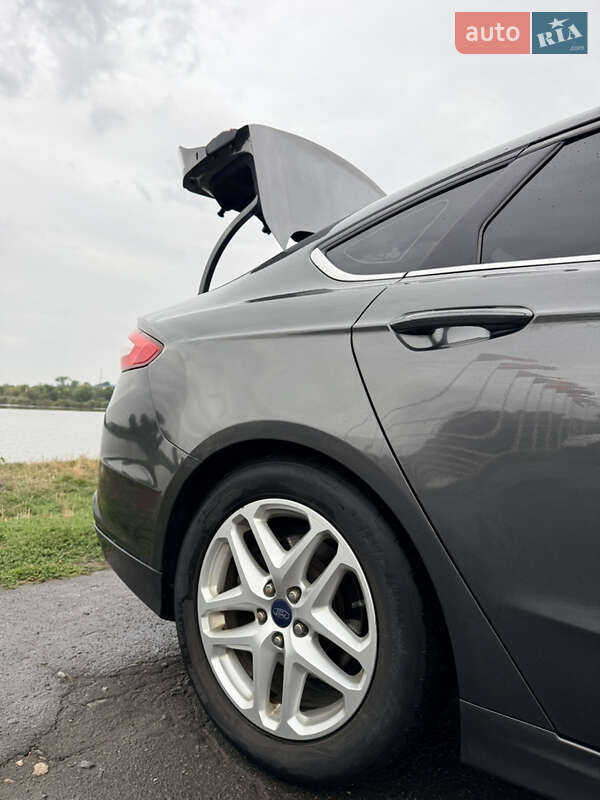 Седан Ford Fusion 2015 в Балті
