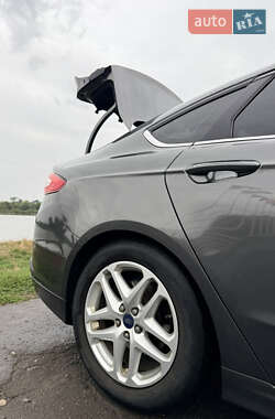 Седан Ford Fusion 2015 в 