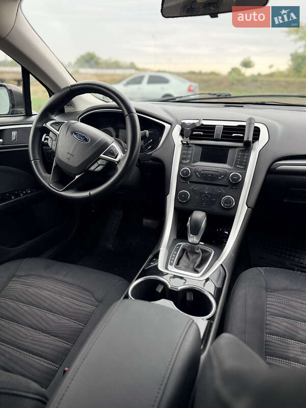 Седан Ford Fusion 2015 в Балті